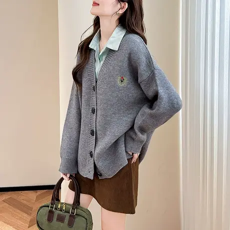 唐狮秋冬季女毛衣学院风绣花宽松简约V领开衫红色费尔岛外套TD商品大图