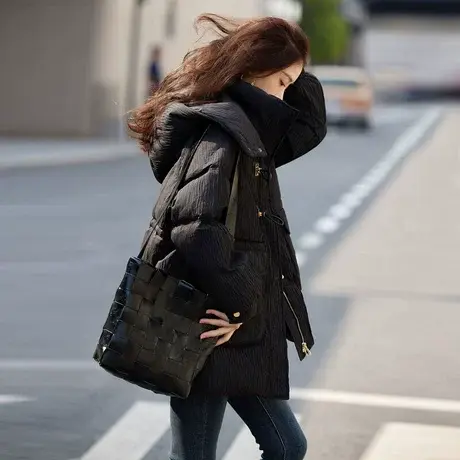 时尚气质羽绒服2023年冬季新款女连帽百搭宽松减龄通勤加厚款外套图片