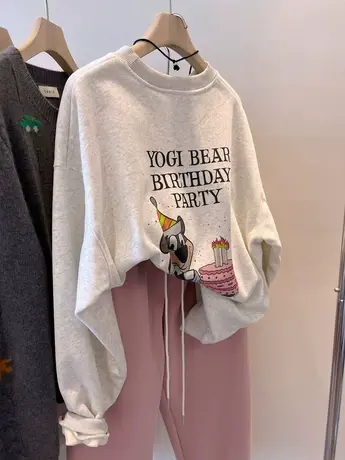 蛋糕小熊印花 圆领加厚宝宝绒柔软舒适宽松阔版套头卫衣 上衣女冬图片