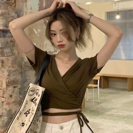 t恤女夏设计感小众2021新款修身V领短袖高腰露脐辣妹短款系带上衣商品大图
