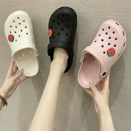 2025新款可爱草莓洞洞鞋女ins潮防滑外穿包头护士凉拖鞋夏沙滩鞋图片