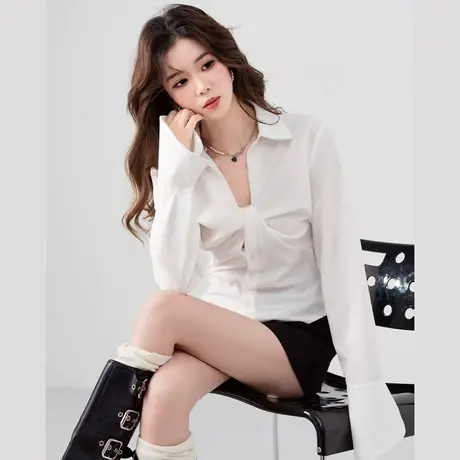 othermix 设计感纯色衬衫女2024春季新款通勤休闲高级感V领白衬衣图片