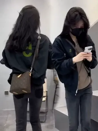 2023早秋新款小个子长袖拉链棒球服黑色印花休闲夹克短外套女上衣商品大图