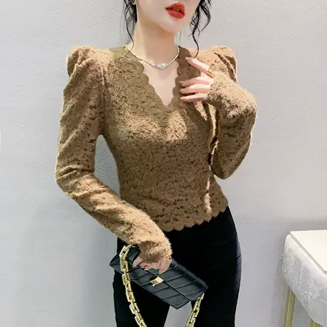 时尚短款镂空印花蕾丝衫性感泡泡袖V领上衣洋气修身加绒打底衫冬图片