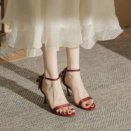 红色蝴蝶结凉鞋女2023年夏季新款气一字带气质水钻露趾礼服高跟鞋商品大图