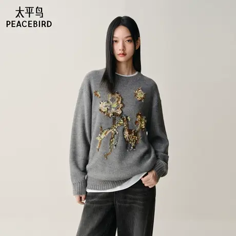 太平鸟 羊毛混纺重工立体花朵图案时髦圆领针织衫26冬新款套头衫商品大图