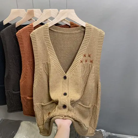 2024年早春新款V领针织马甲女无袖开衫外搭背心叠穿无袖毛衣坎肩图片