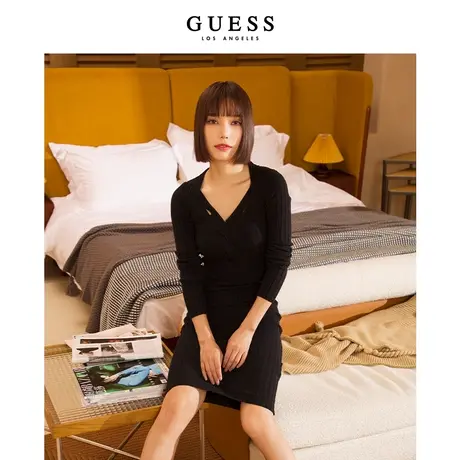 【38上新季】GUESS 黑色高级感收腰修身气质V领长袖针织连衣裙图片