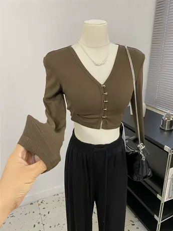 高街气质V领金属扣子短款修身针织开衫女春秋新露腰露脐长袖短T恤商品大图