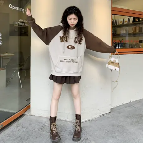 othermix 加绒加厚连帽卫衣女2023秋冬新款保暖字母印花上衣外套图片