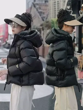 2023新款黑金羽绒服女冬季短款时尚休闲加厚保暖连帽白鸭绒外套潮图片