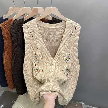 2024早春新款V领针织马甲女无袖开衫背心叠穿刺绣无袖毛衣坎肩女图片