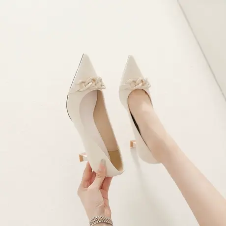 法式少女尖头高跟鞋女细跟2023年春季新款时尚金属扣尖头浅口单鞋图片