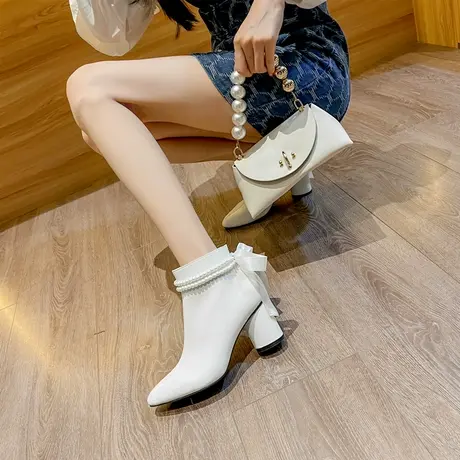 百翎2022靴子新款女秋冬粗跟尖头短靴仙女风白色珍珠小码时尚鞋子图片
