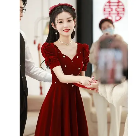 敬酒服2023新款新娘高级感钉珠酒红色礼服女夏季订婚连衣裙中长款图片