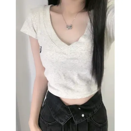 小个子短款灰色半袖T恤女夏季修身韩版百搭V领字母刺绣短袖上衣潮图片