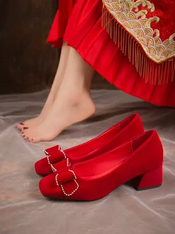红色婚鞋女2023年新款夏季平底新娘鞋不累脚孕妇可穿秀禾婚纱两穿图片