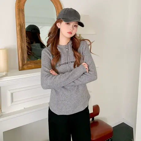 othermix抽绳连帽打底衫女2024春季新款休闲百搭字母针织衫短上衣图片