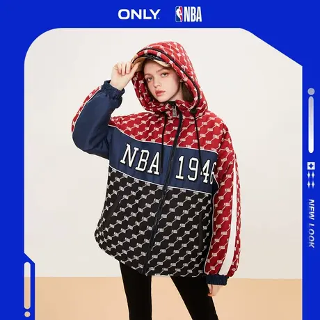 【ONLY奥莱】秋季时尚NBA联名连帽抽绳宽松长袖棉服女商品大图