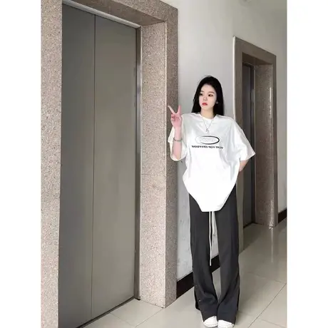 白色正肩短袖T恤女休闲时尚宽松印花圆领小个子设计中长款打底衫图片