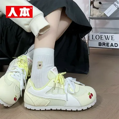 人本网面运动鞋女2025秋新款薄底百搭轻便奶油德训鞋学生小白鞋女图片