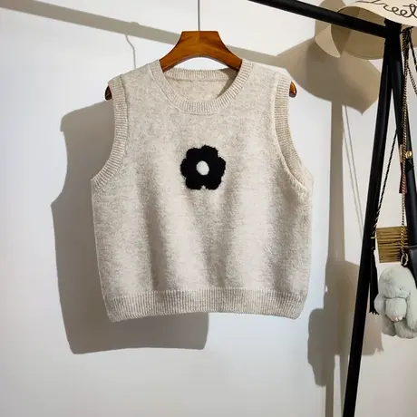 学院风针织马甲女春秋新款韩版宽松圆领叠穿花朵无袖毛衣背心外穿图片