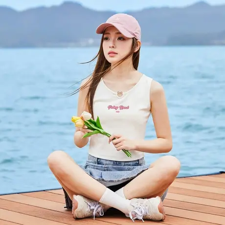 唐狮夏季新款女背心外穿设计感短款别致内搭显瘦修身针织上衣图片