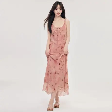 尔给修身粉色碎花吊带裙2024新款女夏季法式高级感收腰长款连衣裙图片