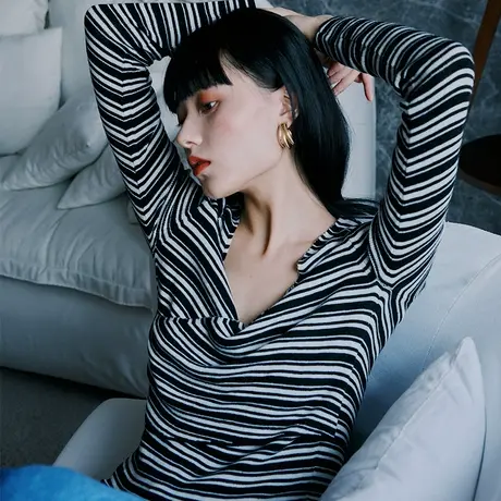 V领条纹羊毛针织衫秋装女2023年新款长袖修身显瘦打底衫薄款毛衣图片