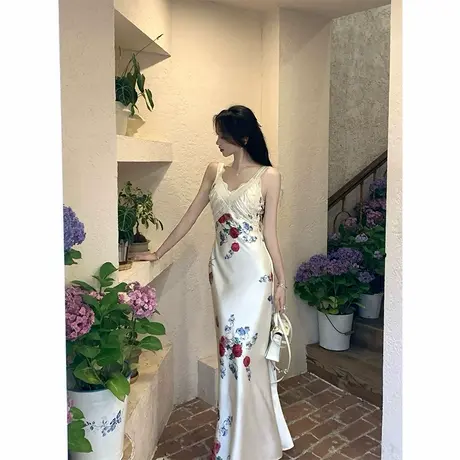 韩语琳  6/30 法式玫瑰印花吊带连衣裙女夏新款修身度假气质长裙图片