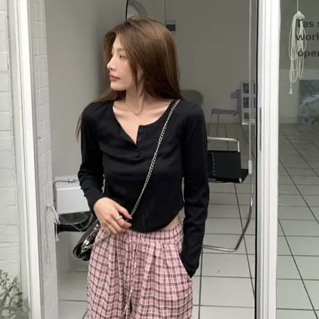 修身v领打底衫女春秋内搭长袖T恤设计感小众短款上衣配高腰裤秋衣图片