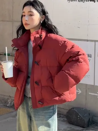 HELLO圣诞红羽绒服短外套女冬季款宽松百搭牛角扣立领加厚白鸭绒图片