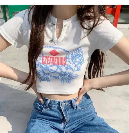 大码女装胖mm美式复古辣妹短款T恤设计感扣针V领修身短袖小上衣商品大图