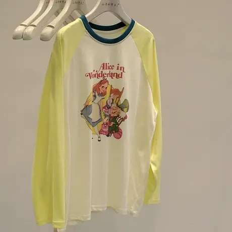 有点好看呐~韩版卡通印花宽松慵懒风薄款插肩袖撞色圆领长袖T恤女图片