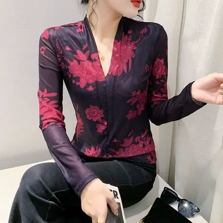 时尚扎染印花T恤女长袖性感网纱V领上衣洋气修身减龄透气打底衫秋图片