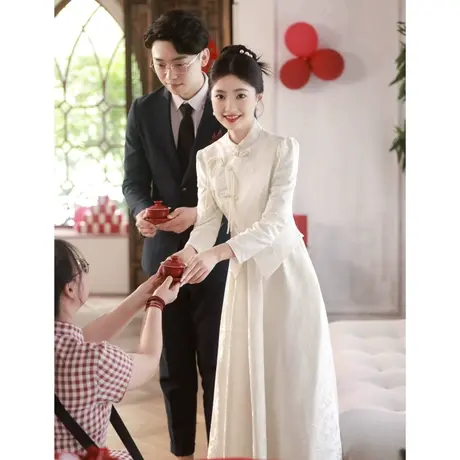 白色订婚旗袍礼服连衣裙女中式登记领证小白裙敬酒服新娘冬季长袖图片