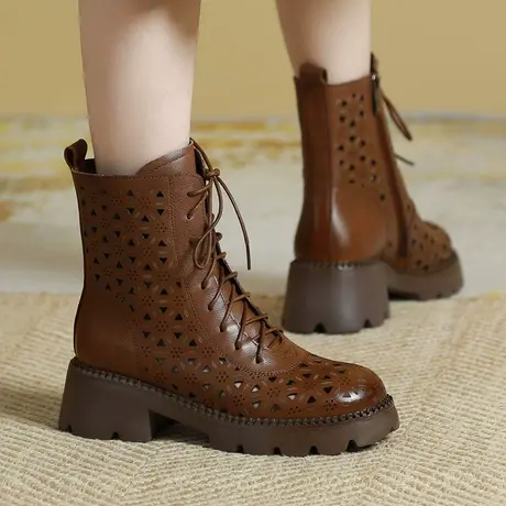 2023年真皮洞洞靴新款大码女靴41一43显脚小马丁靴搭配的裤子女商品大图