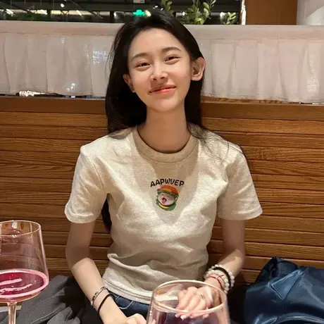 高级感正肩短袖t恤女夏季2023新款修身别致辣妹风纯欲短款上衣ins商品大图