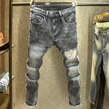 2024新款黑灰色弹力牛仔裤男款修身小脚裤个性刺绣烫钻潮牌裤子男商品大图