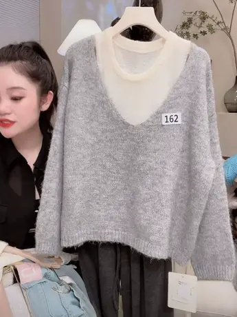 小众设计感露肩套头毛衣女2023新款宽松显瘦两件套大V领针织衫洋图片