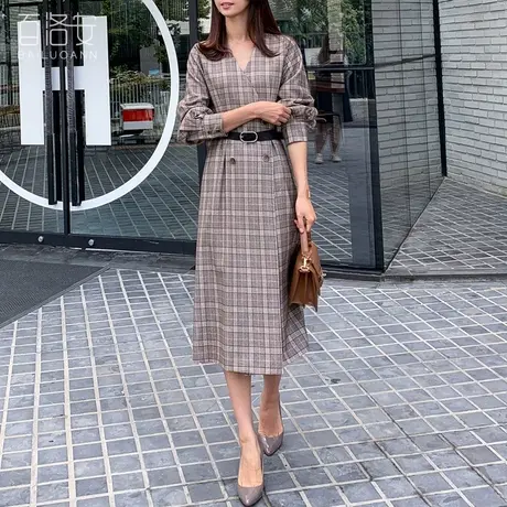 百洛安V领长袖格子连衣裙女春季新款通勤时尚气质长裙双排扣A字裙图片
