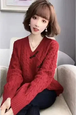 欧货2023春季气质名媛麻花V领盘扣毛衣女新款减龄宽松显瘦ins上衣图片