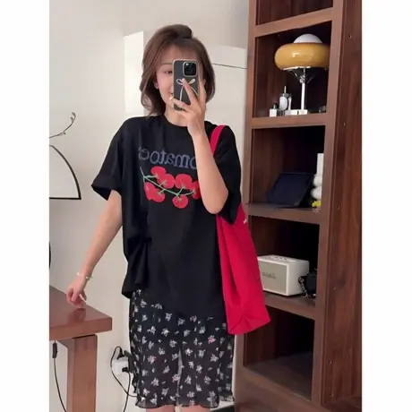 串红番茄印花短袖t恤女夏季2025新款设计感小众圆领落肩宽松上衣图片