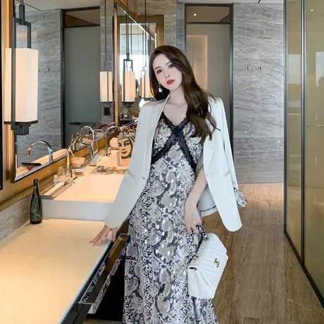 杏色小西装外套女潮ins设计感英伦风翻领修身短款小个子休闲西服商品大图