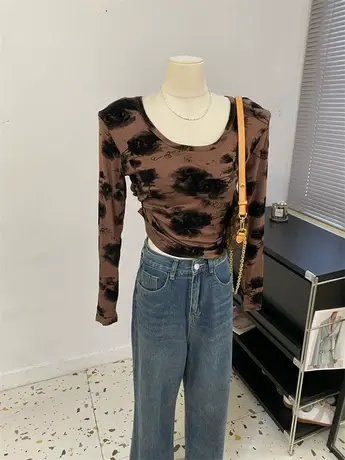 复古植绒玫瑰花垫肩U领修身长袖短T恤女~早秋新款时髦辣妹上衣韩图片