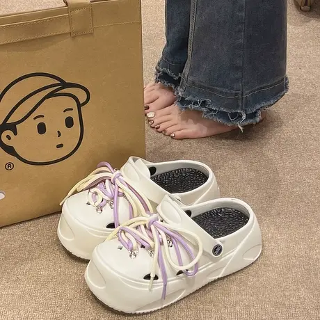 增高洞洞鞋女夏季外穿时尚绑带厚底防滑踩屎感包头沙滩松糕凉拖鞋图片
