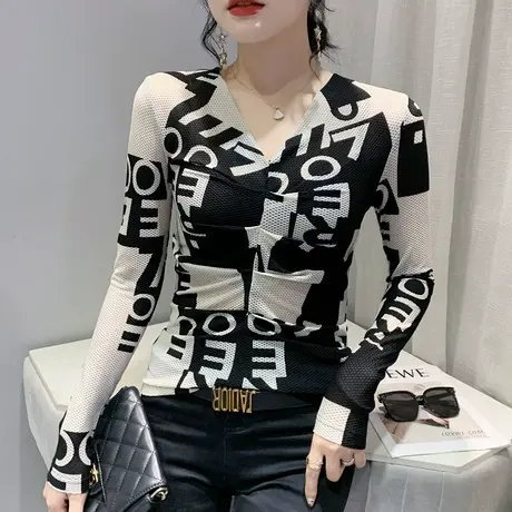 字母印花T恤女长袖2024春秋新款性感V领网纱打底衫时尚褶皱上衣商品大图