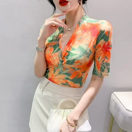 性感网纱五分袖上衣女士夏装2024新款气质交叉V领小衫漂亮印花T恤商品大图