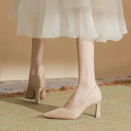 法式设计感小众高跟鞋中跟2024新款尖头浅口性感黑色职业绒面单鞋图片