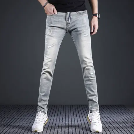 潮牌复古破洞牛仔裤男修身小脚2024新款夏季浅色弹力男士裤子印花图片